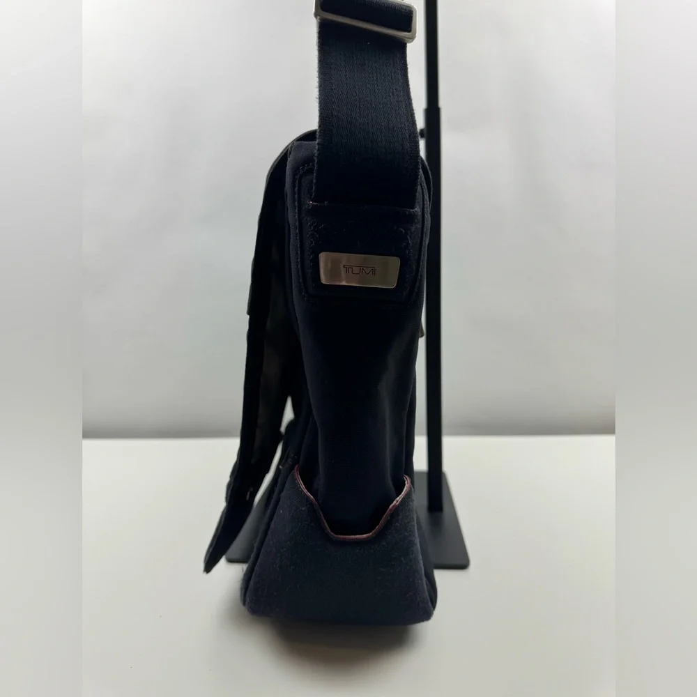 Tumi SANDO 6172D ‎ Black Computer Messenger Laptop Bag 16